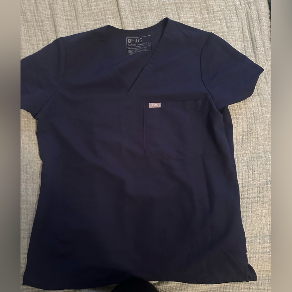 Figs Catarina scrub top.
